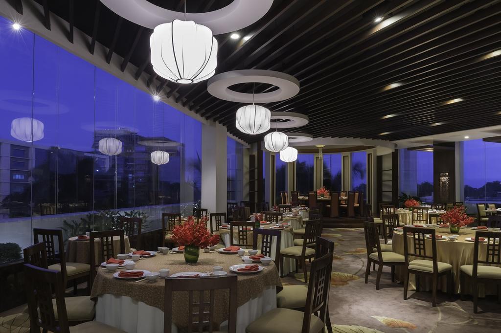 Готель Marco Polo Davao Екстер'єр фото The restaurant