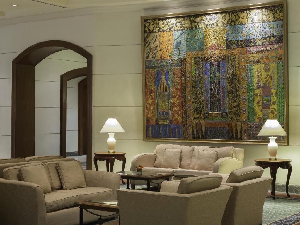 Готель Marco Polo Davao Екстер'єр фото The lobby of the Four Seasons Hotel, Cairo