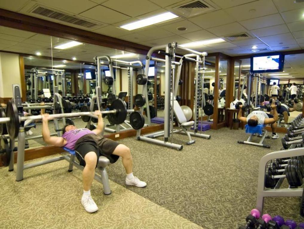 Готель Marco Polo Davao Екстер'єр фото A gym in Singapore