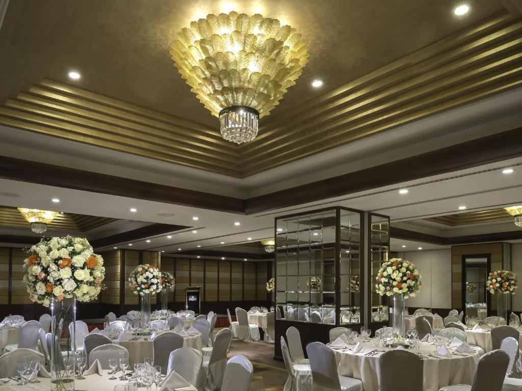 Готель Marco Polo Davao Екстер'єр фото The ballroom