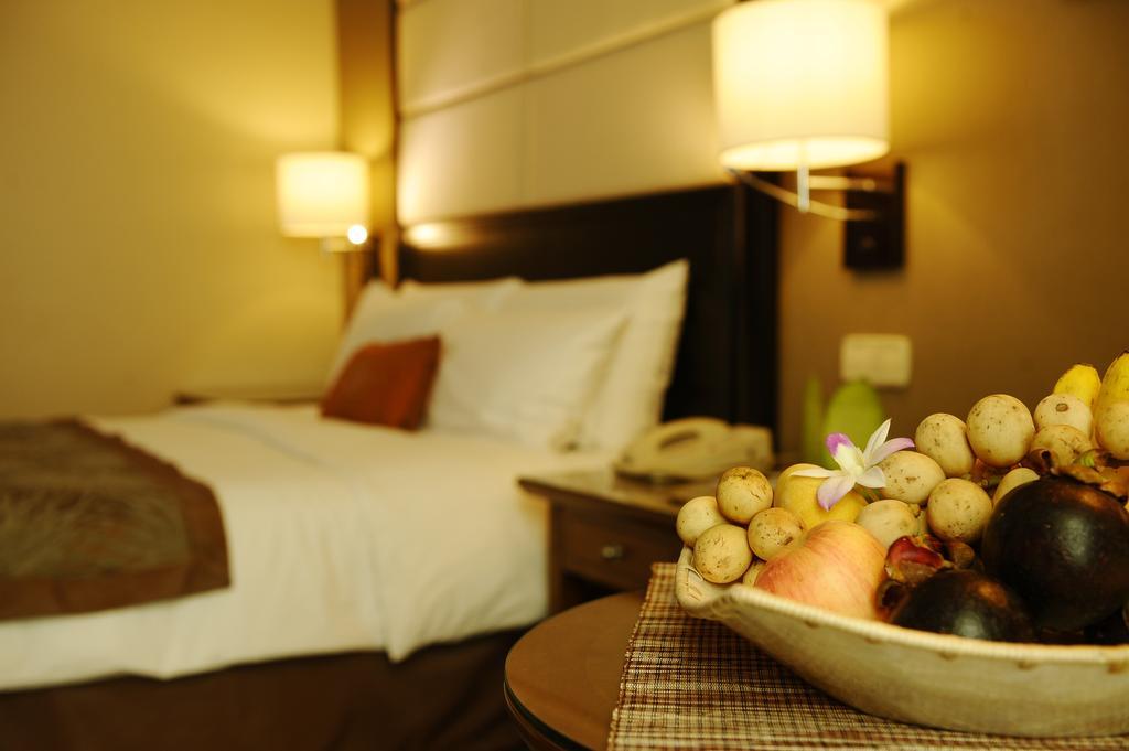 Готель Marco Polo Davao Екстер'єр фото A room at the hotel