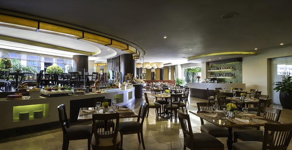 Готель Marco Polo Davao Екстер'єр фото The restaurant
