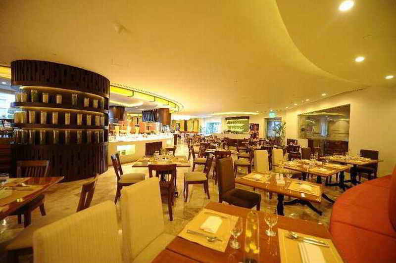 Готель Marco Polo Davao Екстер'єр фото The restaurant