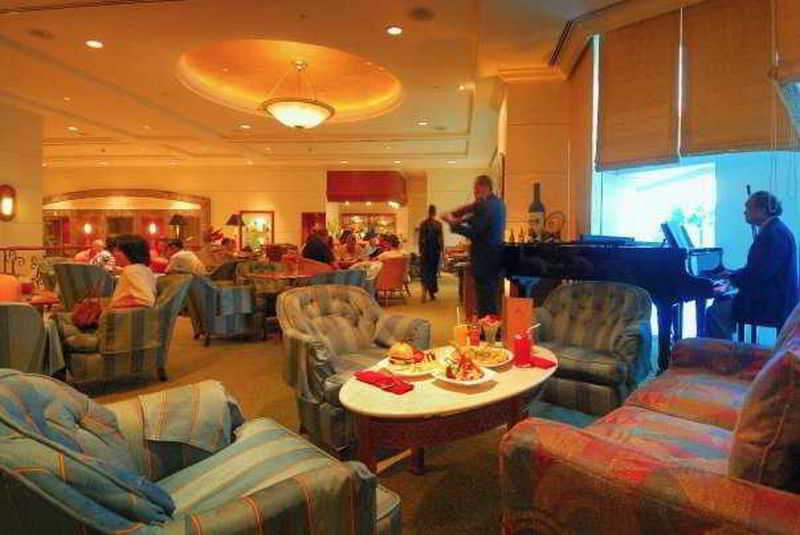 Готель Marco Polo Davao Екстер'єр фото The lounge at the airport