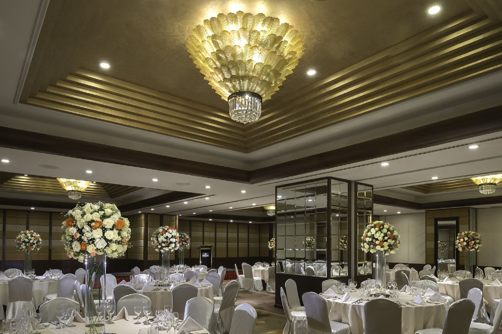 Готель Marco Polo Davao Екстер'єр фото The ballroom