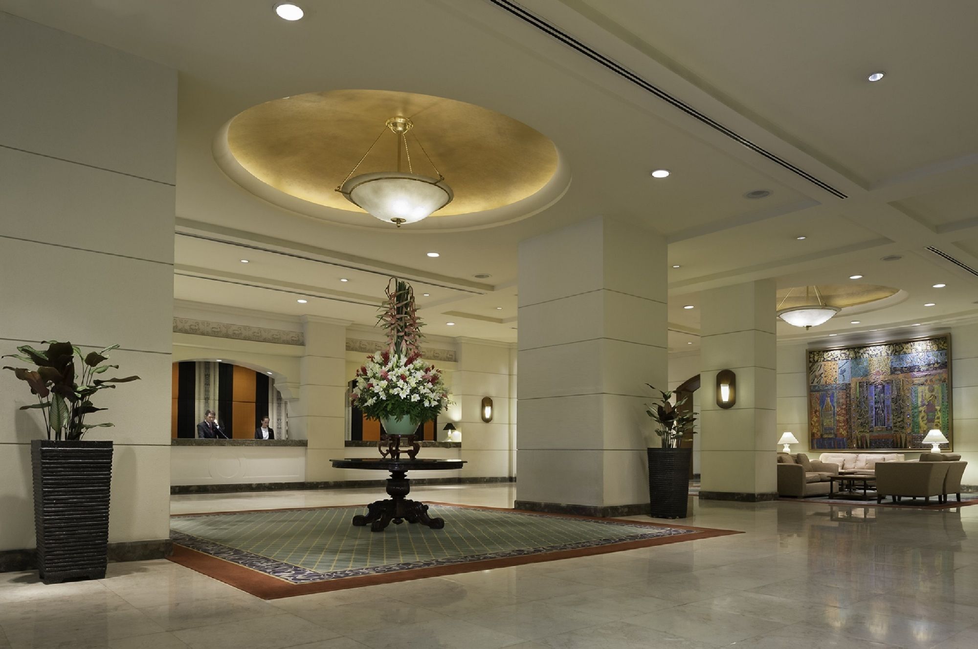 Готель Marco Polo Davao Екстер'єр фото The lobby of the Taj Bengal